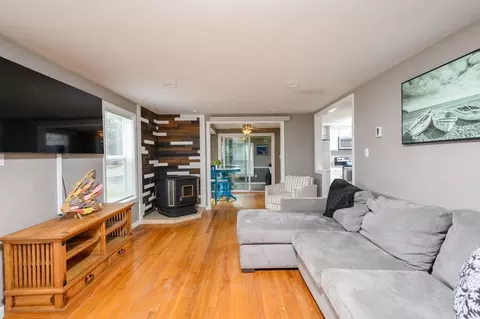 Living - 15 Packard Ave, Hull, MA 02045 photo 1 of 4