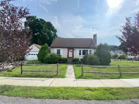 88 Prospect Ave, Norwood, MA 02062