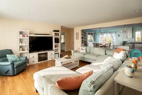 84 Highland Farm Rd, Fall River, MA 02720 photo 5