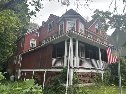 13 S Main St, Freetown, MA 02702