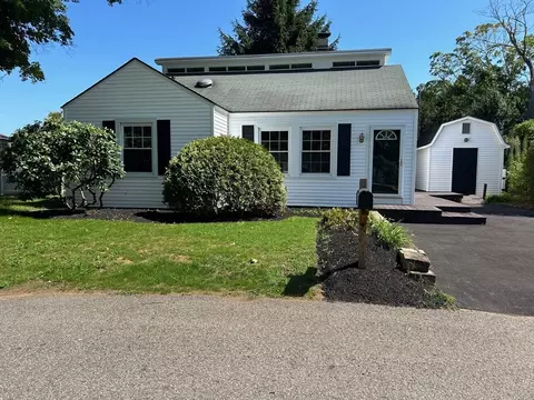 5 Charmil Dr, West Brookfield, MA 01585