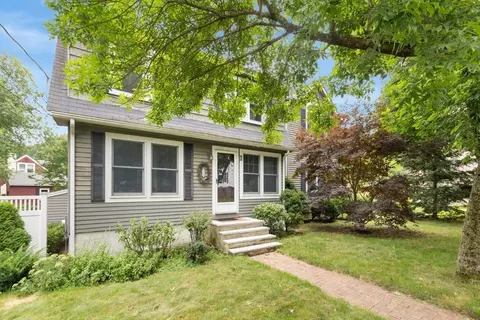 71 Grove St, Reading, MA 01867 photo 2