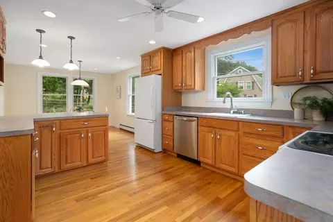 71 Grove St, Reading, MA 01867 photo 8