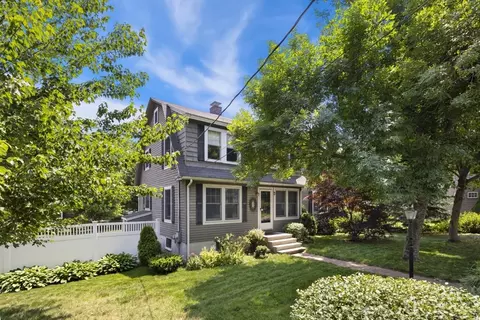 71 Grove St, Reading, MA 01867