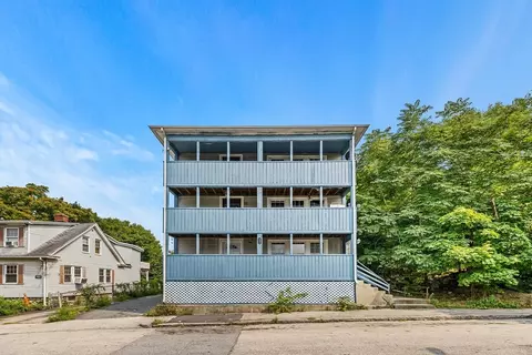 64 Gage St, Worcester, MA 01605