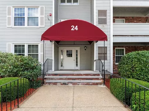 24 South St #26, Medford, MA 02155