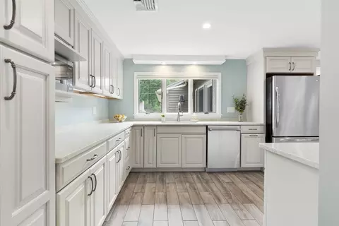 1 Lobao Dr, Danvers, MA 01923 photo 3