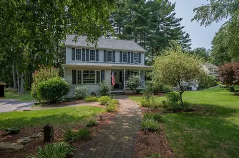 4 Willow Ct, Oxford, MA 01540