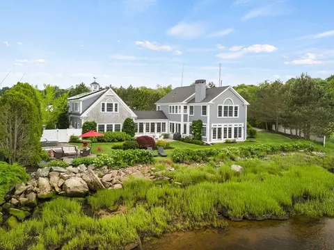 386 R Merrimac St, Newburyport, MA 01950