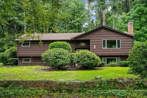 31 Stone School Rd, Sutton, MA 01590