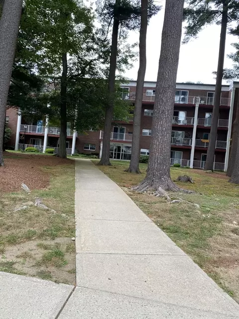 46 Greentree Ln #44, Weymouth, MA 02190