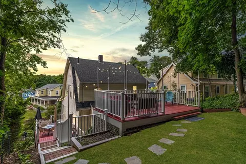 39 Elm St, Medford, MA 02155