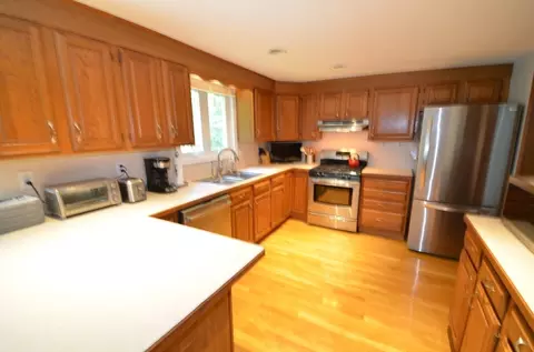 Kitchen - 55 Read Dr, Hanover, MA 02339 photo 2 of 2