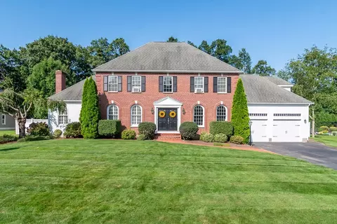 31 Olde Tower Ln, North Attleboro, MA 02760