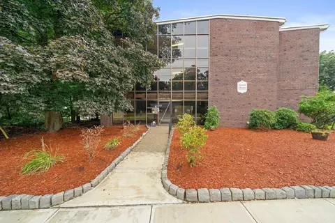 915 Edgell Rd #77, Framingham, MA 01701