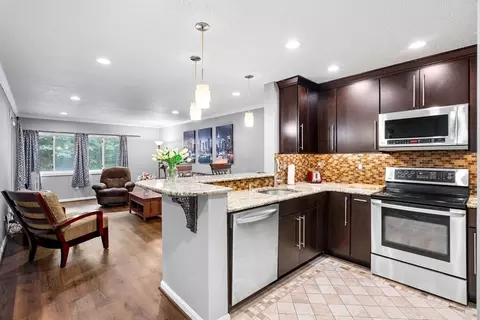 500 Colonial Dr #213, Ipswich, MA 01938