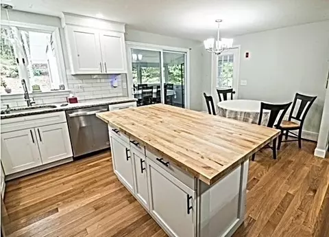 492 Cotuit Rd, Mashpee, MA 02649 photo 2