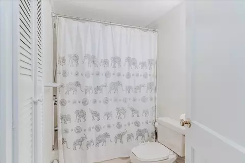 Bath - 6 Brookhaven Rd, Worcester, MA 01606 photo 2 of 4