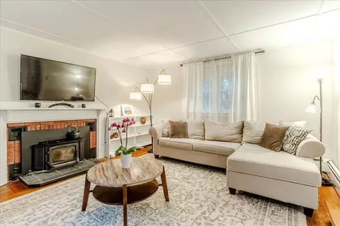 Living - 6 Brookhaven Rd, Worcester, MA 01606 photo 2 of 4