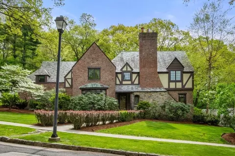 6 Old Colony Rd, Worcester, MA 01609