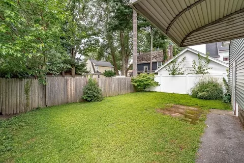 Exterior - 124 Audubon St, Springfield, MA 01108 photo 7 of 8