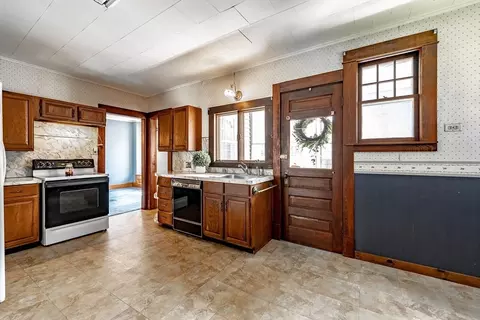 Kitchen - 124 Audubon St, Springfield, MA 01108 photo 3 of 4
