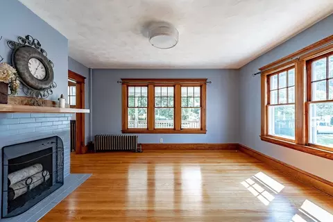 Living - 124 Audubon St, Springfield, MA 01108 photo 3 of 6