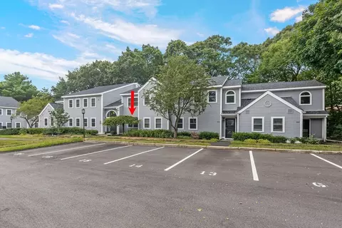 605 Tuckers Ln #605, Hingham, MA 02043