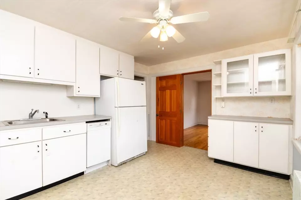 Kitchen - 15-17 Thayer St, Belmont, MA 02478 photo 2 of 4