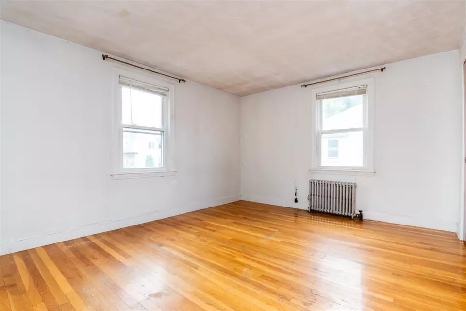 Bedroom - 15-17 Thayer St, Belmont, MA 02478 photo 4 of 5