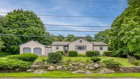 52 Western Ave, Essex, MA 01929