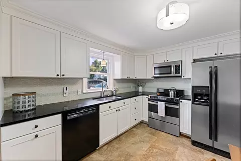 69 Wheeler Ave, Springfield, MA 01118 photo 15