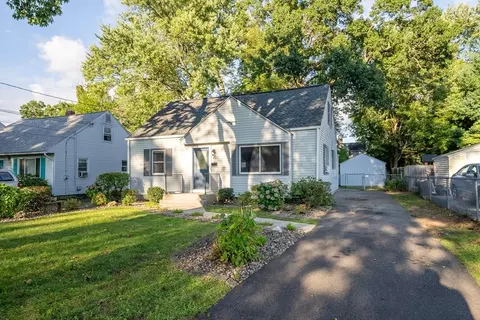 69 Wheeler Ave, Springfield, MA 01118 photo 2