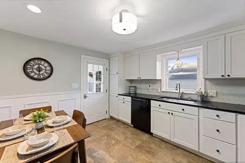 69 Wheeler Ave, Springfield, MA 01118 photo 8