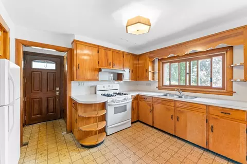 708 Cambridge St, Fall River, MA 02721 photo 13