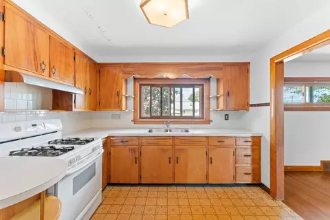 708 Cambridge St, Fall River, MA 02721 photo 14