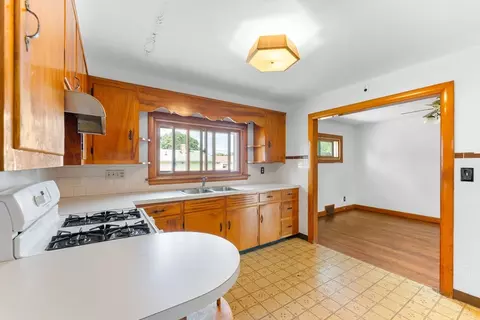 708 Cambridge St, Fall River, MA 02721 photo 15