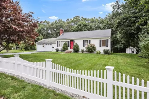 37 Pine Ridge Dr, Franklin, MA 02038