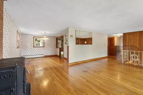 Living - 2 Baldwin Rd, Wakefield, MA 01880 photo 2 of 5