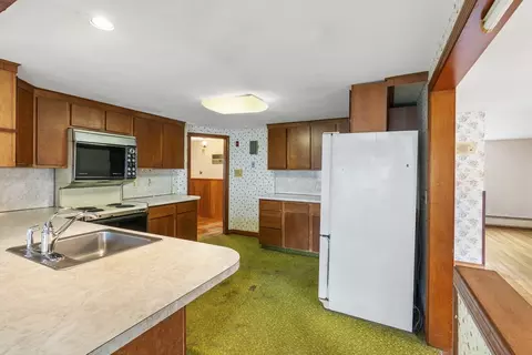 Kitchen - 2 Baldwin Rd, Wakefield, MA 01880 photo 2 of 2