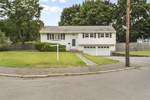 2 Baldwin Rd, Wakefield, MA 01880