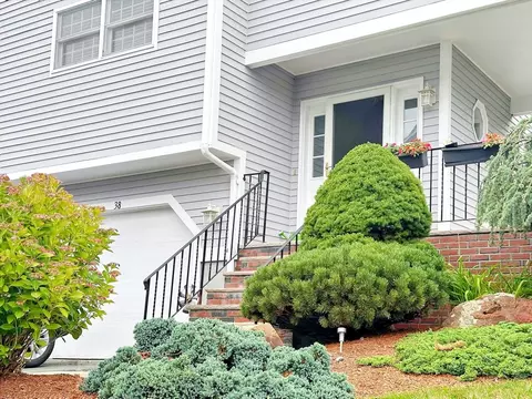 38 Lions Ln #38, Salem, MA 01970