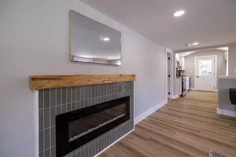 Entry Way - 65 Warr Ave, Wareham, MA 02571 photo 3 of 3