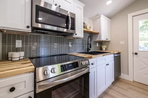 Kitchen - 65 Warr Ave, Wareham, MA 02571 photo 4 of 4