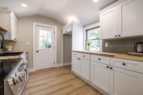Kitchen - 65 Warr Ave, Wareham, MA 02571 photo 3 of 4