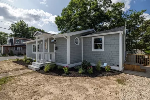 Exterior - 65 Warr Ave, Wareham, MA 02571 photo 2 of 7