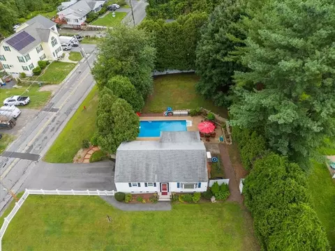 2 Hickory Ln, Methuen, MA 01844