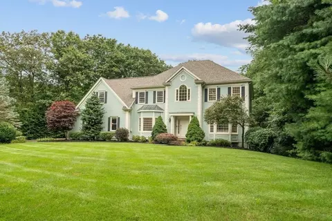 18 Boyden Rd, Medfield, MA 02052