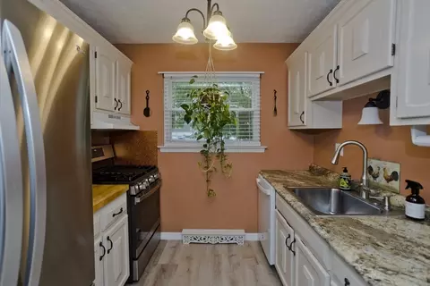 142 Autumn St #F, Agawam, MA 01001