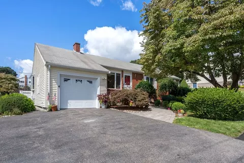 39 Augustus Rd, Waltham, MA 02452